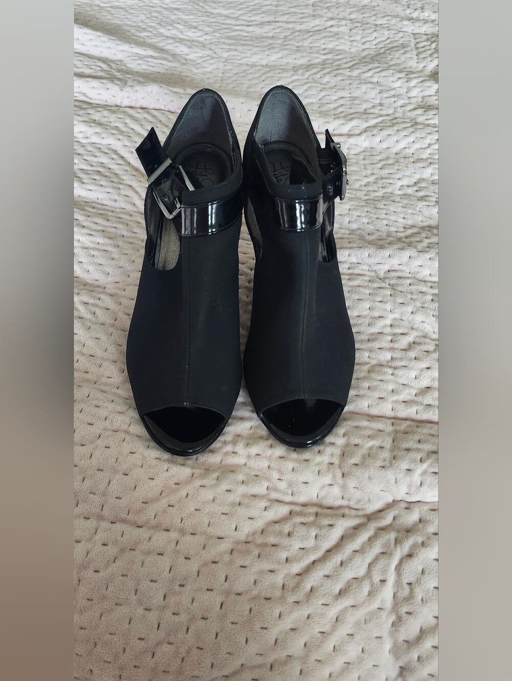 Life stride Black peep toe buckle heels
